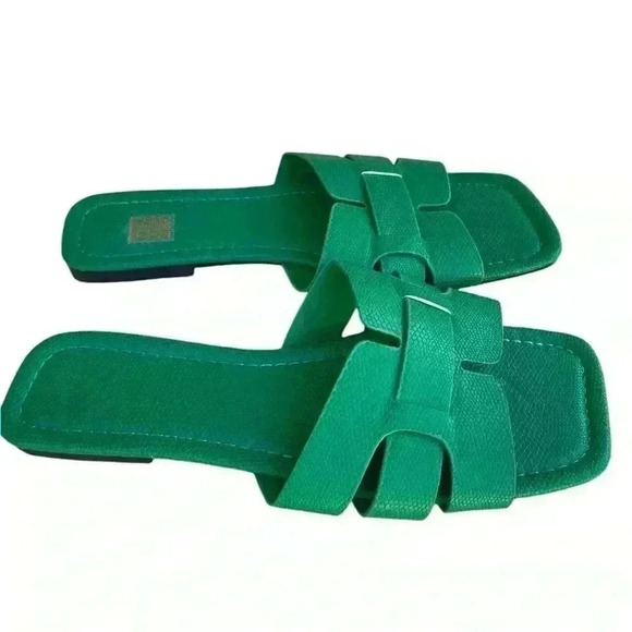 GORGLITTER Women's Crocodile Embossed Flat Cross Strappy Open Toe Slide Sandals - Picture 4 of 7